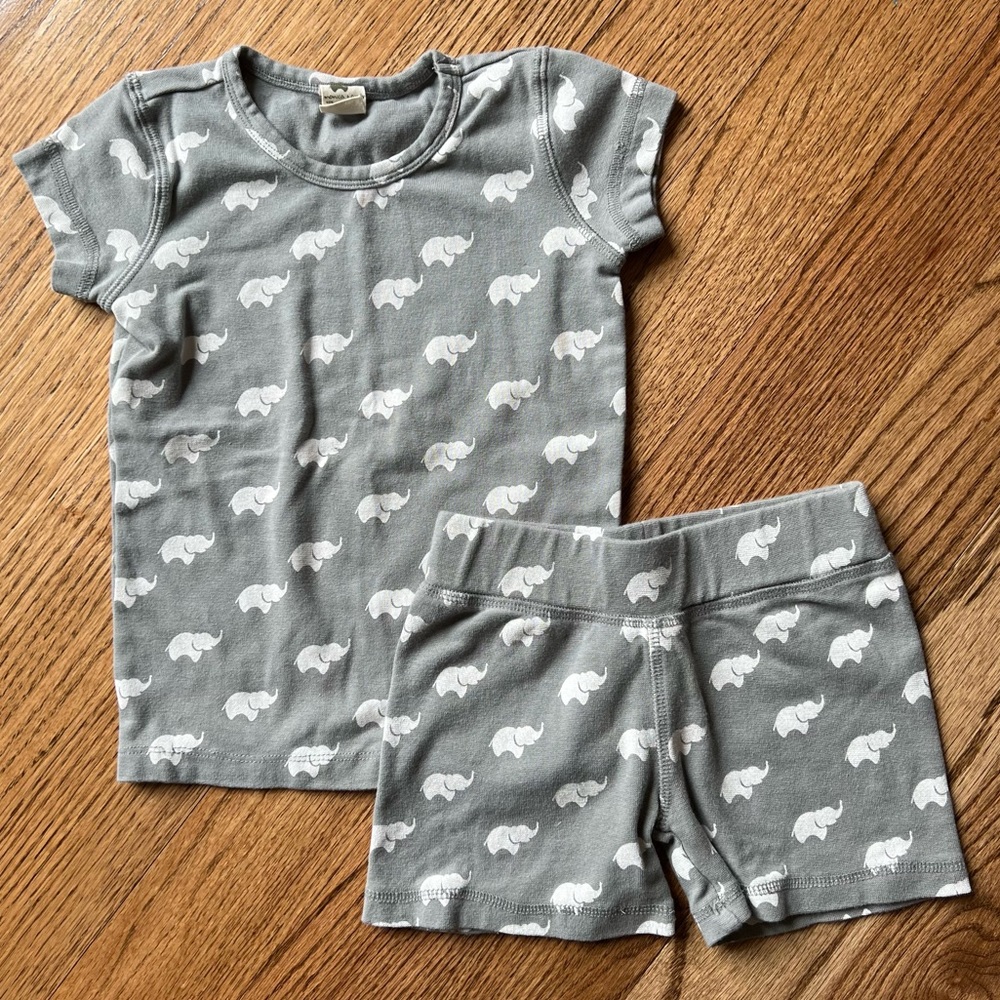 🆕 Monica + Andy two piece short sleeved pajamas gray elephant print unisex